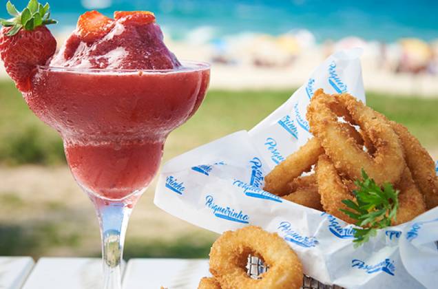 Frozen de frutas vermelhas e lulas fritas Frozen de frutas vermelhas e lulas fritas