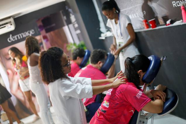 Maquiadores
e massagistas à disposição dos convivas Maquiadores
e massagistas à disposição dos convivas