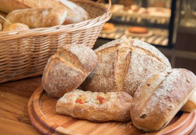 Fornadas de pães quentinhos saem ao longo do dia