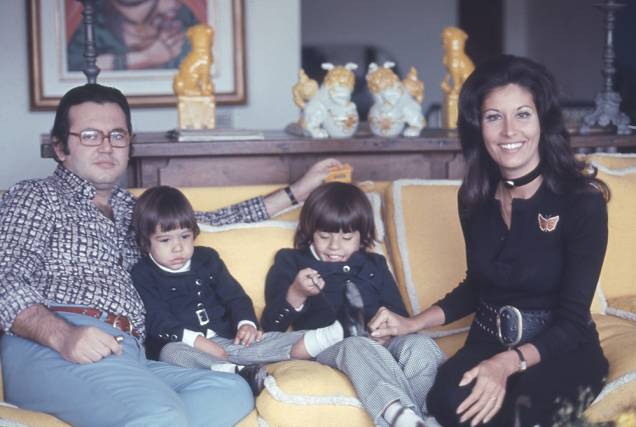 Ricardo Amaral com a esposa, Gisela, e os filho, Rick e Bernardo.