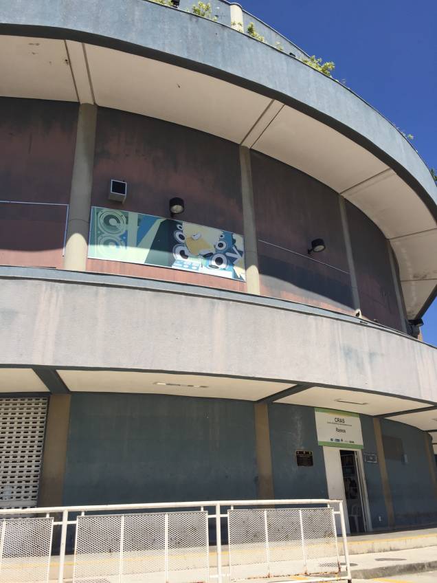 Painéis que antes indicavam os projetos sociais que funcionavam na Estação Palmeiras agora estão vazios