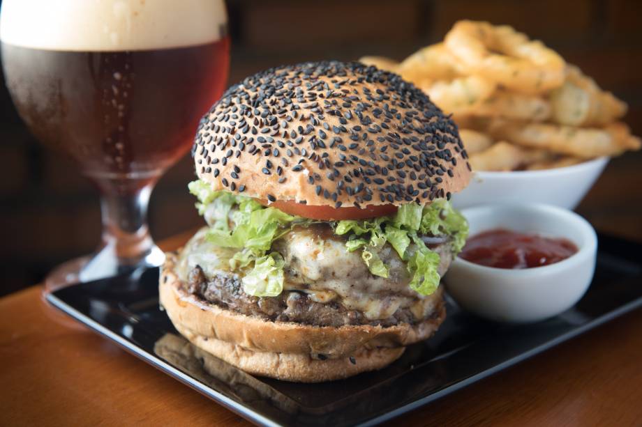 On Tap Burguer (R$ 25,90): blend de fraldinha e salaminho