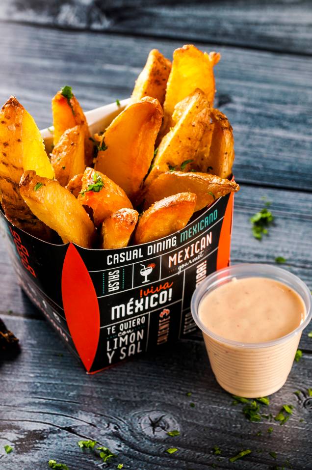 Batata frita com especiarias e ervas mais maionese de pimenta chipotle