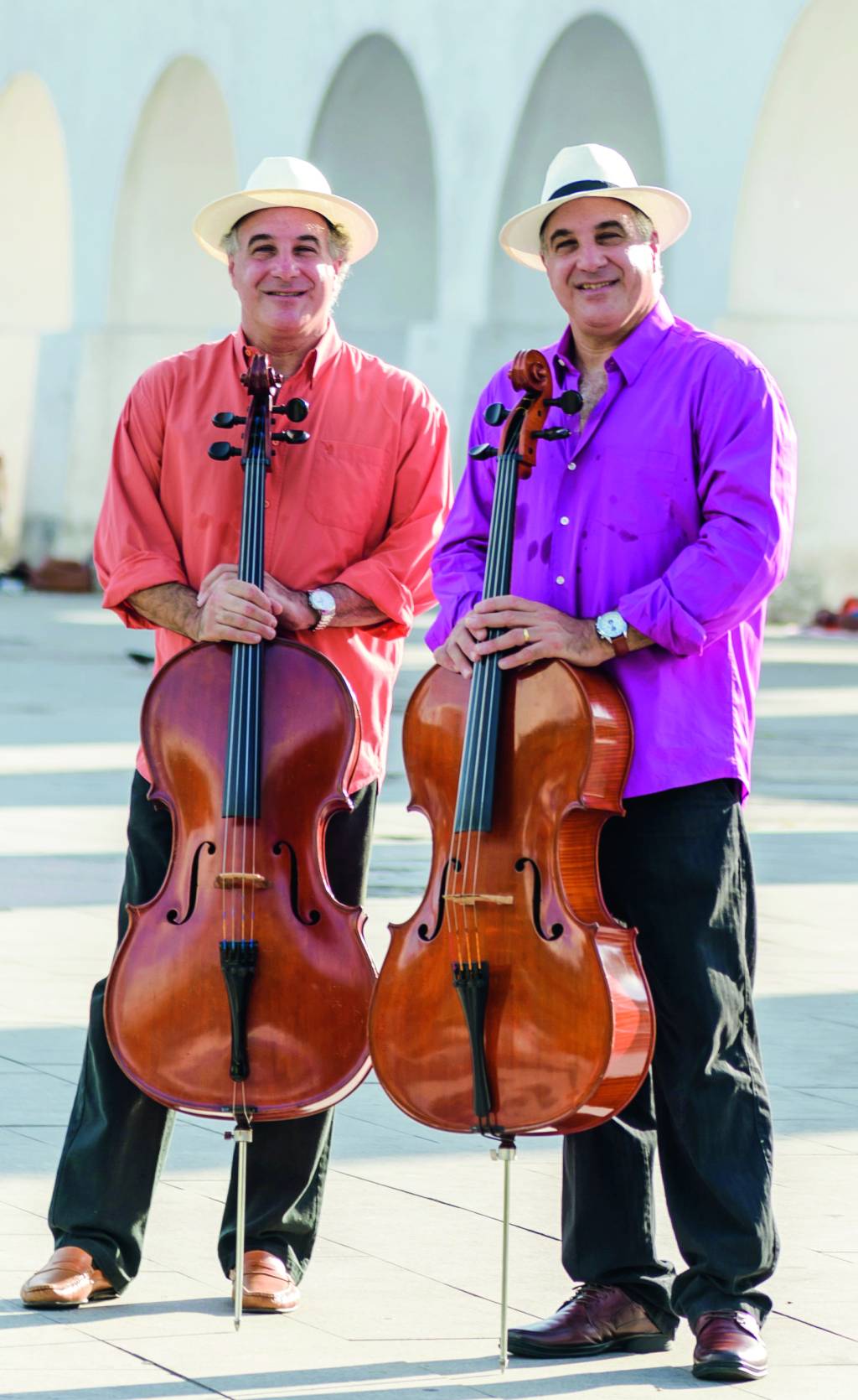Paulo e Ricardo Santoro, violoncelistas integrantes do Duo Santoro.