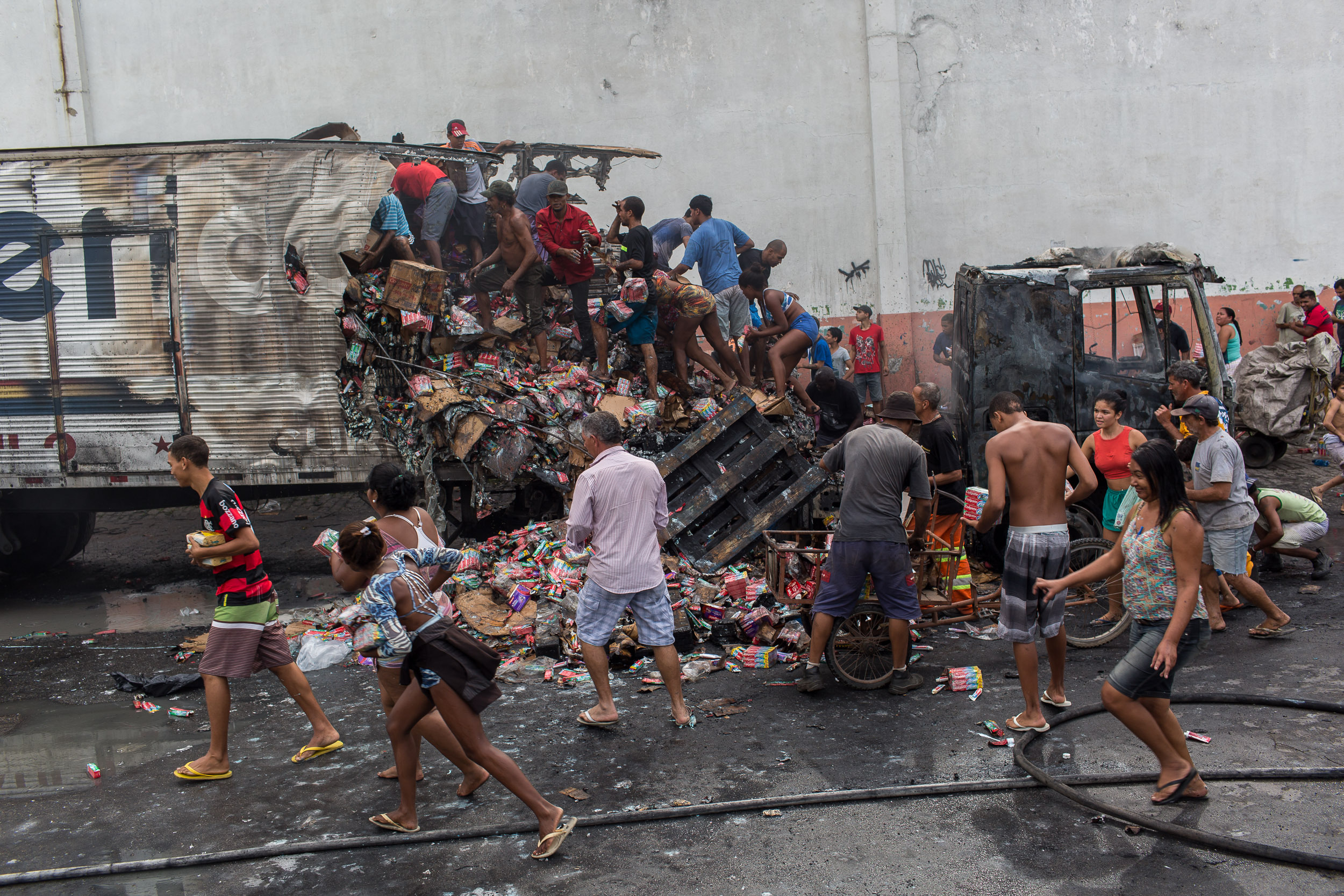 Guerra Entre Traficantes Espalha O Caos Na Avenida Brasil VEJA RIO