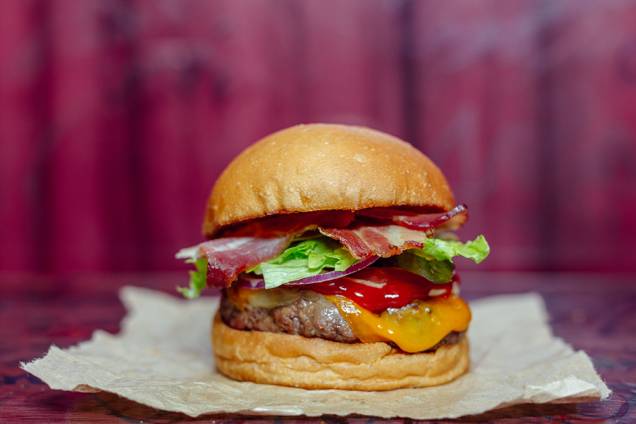 Burger Joint: foram investidos 8 milhões de reais em quatro unidades da rede entre Rio e São Paulo. Está prevista a abertura de mais vinte lojas ao custo de 20 milhões de reais, divididos entre cinco sócios