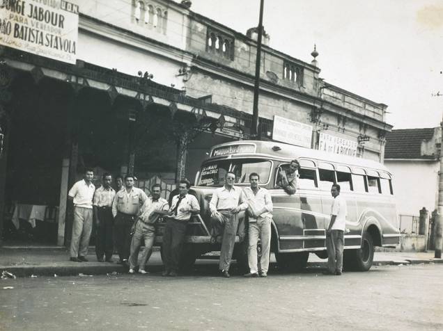 O pai Paraense e descendente de judeus sefarditas, o patriarca do clã foi bancário, vendeu joias e entrou no ramo dos transportes com um lotação que rodava entre Irajá e Madureira