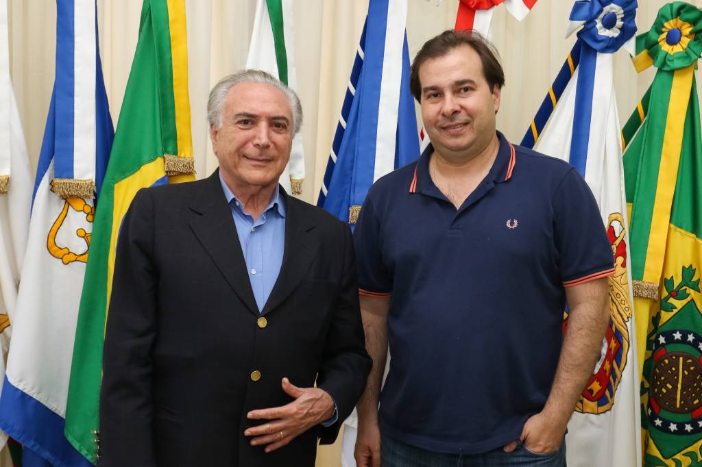 Rodrigo Maia marca votação da denúncia contra Temer no plenário