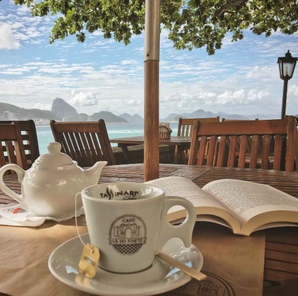 A hora do chá do Café 18 do Forte ilustra a foto de @andrea.marinhosoares