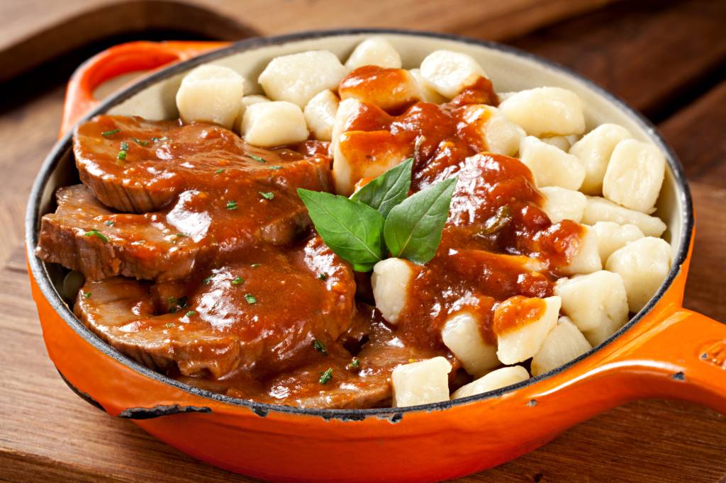 Carne assada com nhoque