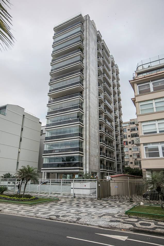Apartamento em Ipanema Localizado na Avenida Vieira Souto, é ocupado pelo pai. O filho mora na Praia de São Conrado Apartamento em Ipanema Localizado na Avenida Vieira Souto, é ocupado pelo pai. O filho mora na Praia de São Conrado