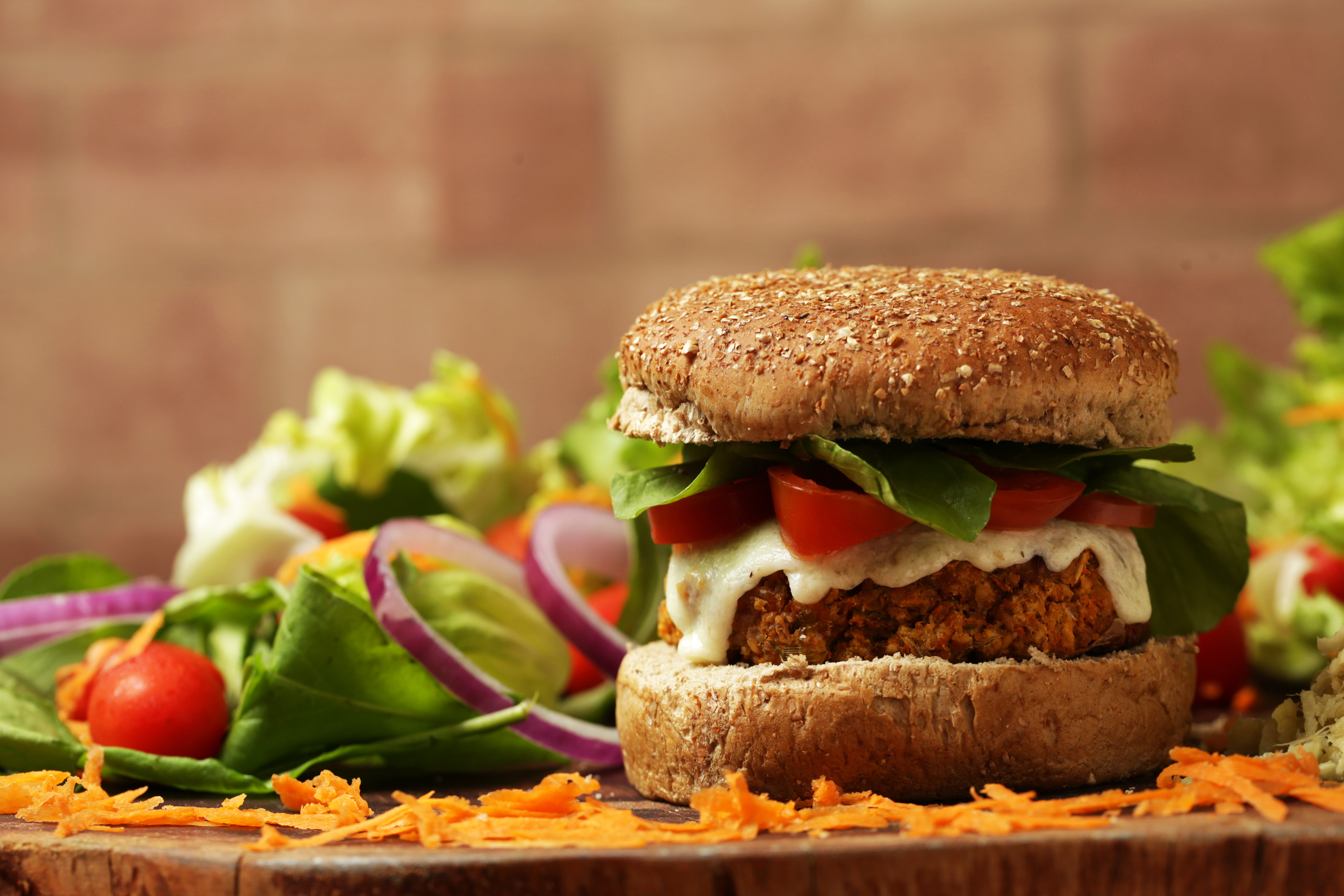 VEGGIE BURGERS PARA TODO MUNDO - HAMBÚRGUERES VEGANOS E VEGETARIANOS