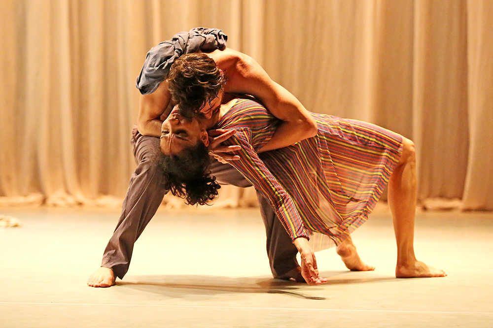 Marcia Milhazes dirige espetáculo inspirado em cartas anônimas