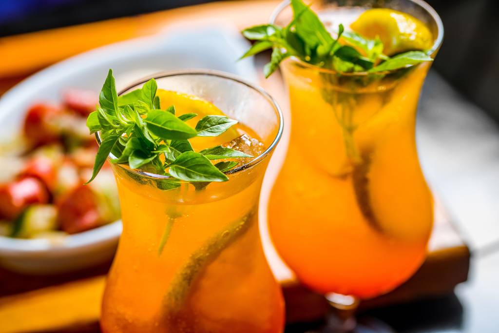 Bares cariocas oferecem drinques em dose dupla