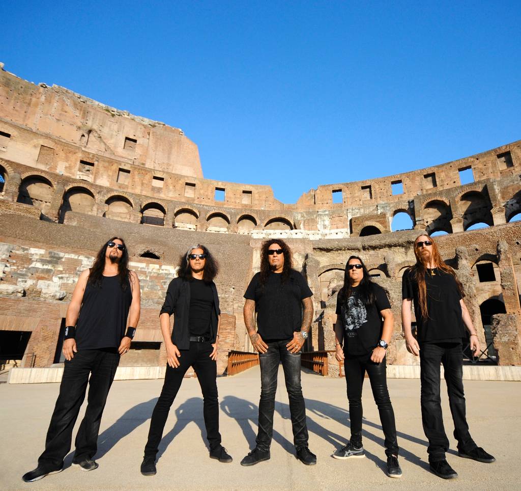 Testament exibe seu som pesado no Circo Voador