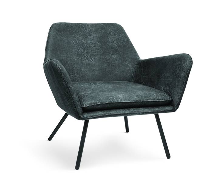 Poltrona Selena. De: R$ 1 399,90 por: R$ 899,90. De identidade rústica e urbana, o produto acrescenta um toque industrial à sala.<strong></strong>