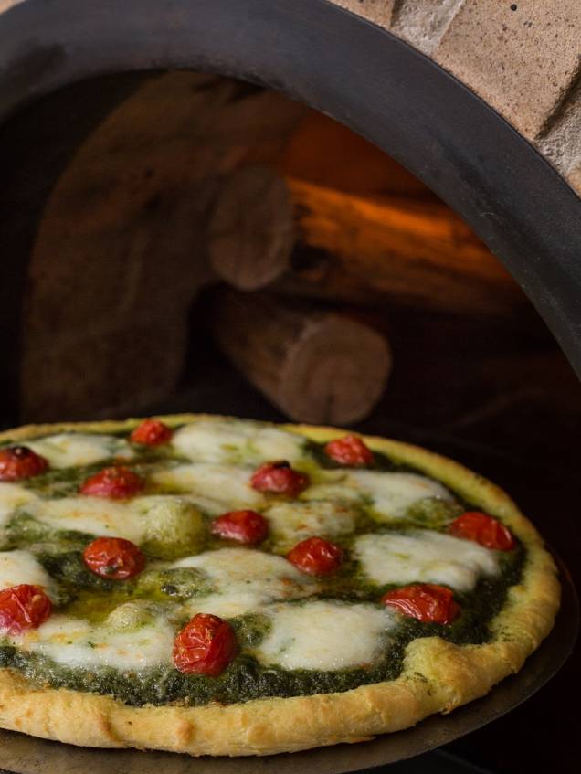 Pesto, tomate-cereja, mussarela de búfala e grana padano: dica acertada Pesto, tomate-cereja, mussarela de búfala e grana padano: dica acertada