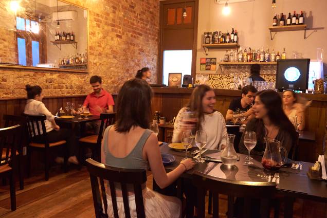 O bar: cerveja e vinho em promoção ás quartas e quinta