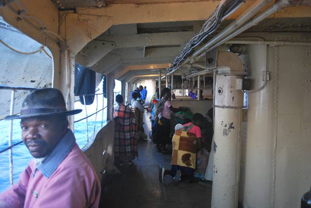 Travessia de barco no Malaui