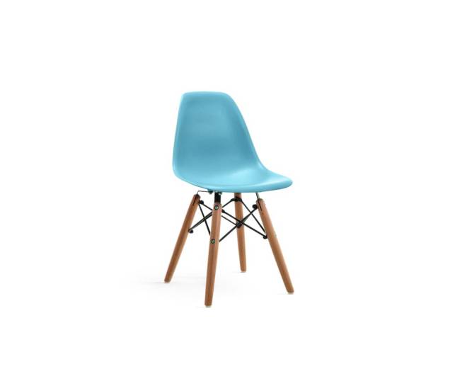 Cadeira infantil Eames: O modelo é um clássico do design e traz mais cor ao ambiente infantil. À venda nas cores azul e rosa. R$ 149,90