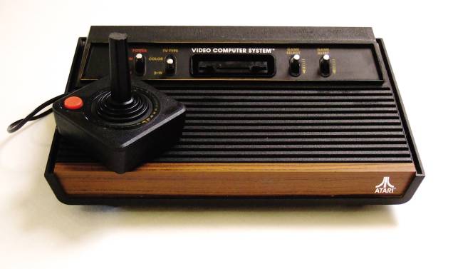O Atari Flashback 7 é uma versão remodelada, prevista para 2018, do videogame lançado em 1977 nos Estados Unidos (R$ 499)