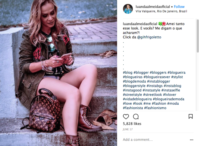 A maioria das bolsas é réplica, mas ela já pagou 7 000 reais por uma mochilinha original da Louis Vuiton A maioria das bolsas é réplica, mas ela já pagou 7 000 reais por uma mochilinha original da Louis Vuiton