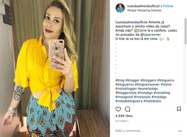 Os provadores de grandes lojas também servem de estúdio para vídeos com dicas de moda Os provadores de grandes lojas também servem de estúdio para vídeos com dicas de moda