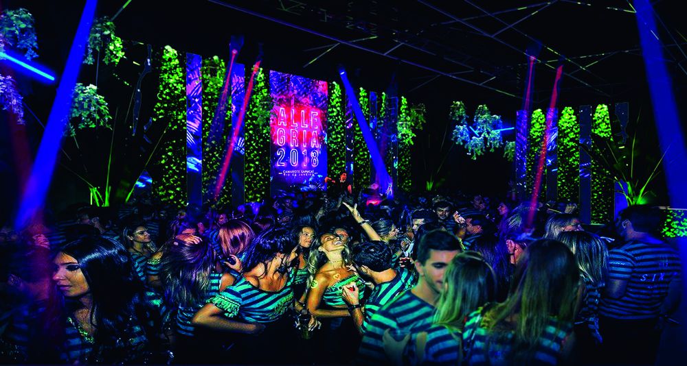 Camarotes com convite pago conquistam seu espaço na Sapucaí