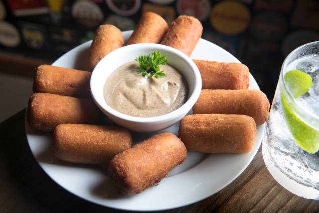 Croquete tailandês: recheio apimentado de frango (R$ 44, dez unidades)