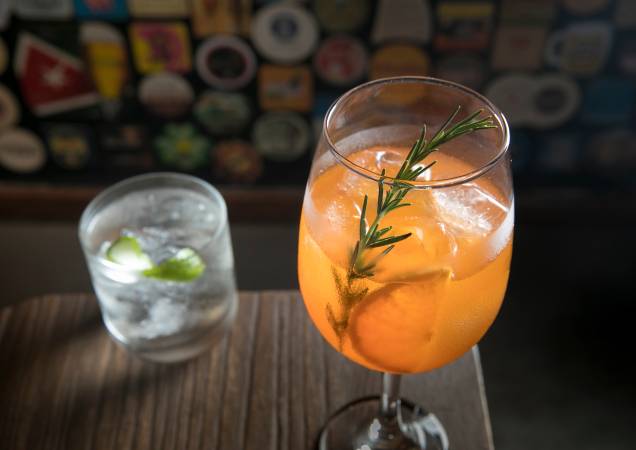 Mureta spritz (R$ 24,90) e charles martini (R$ 27,90): dicas do bar