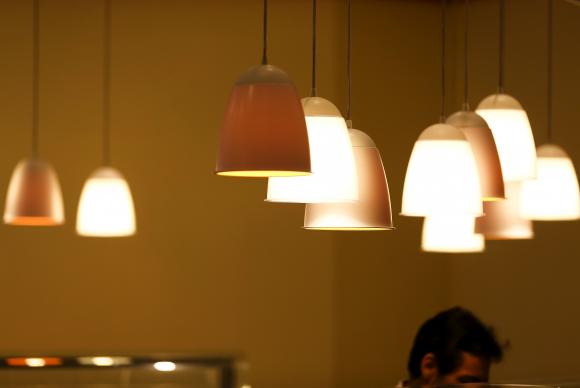 Tarifa branca pode baratear conta de luz a partir de segunda (1º)