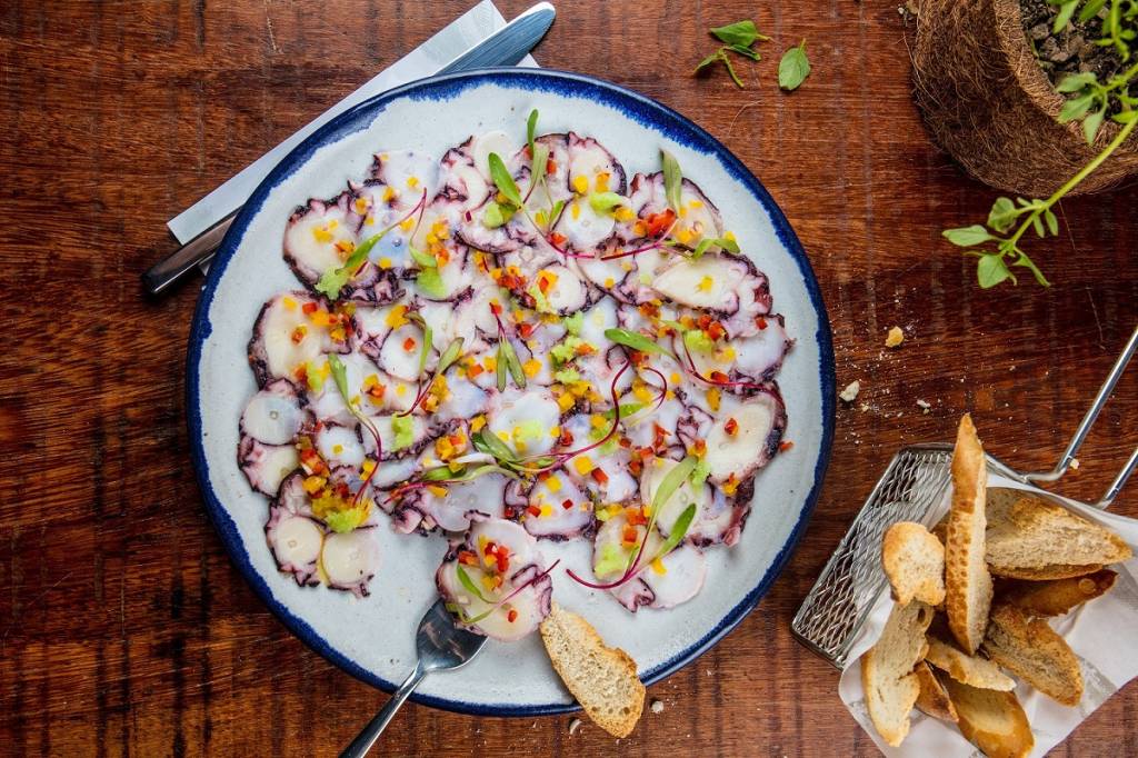 Porto Frescatto_Carpaccio de Polvo com vinagrete de nampla