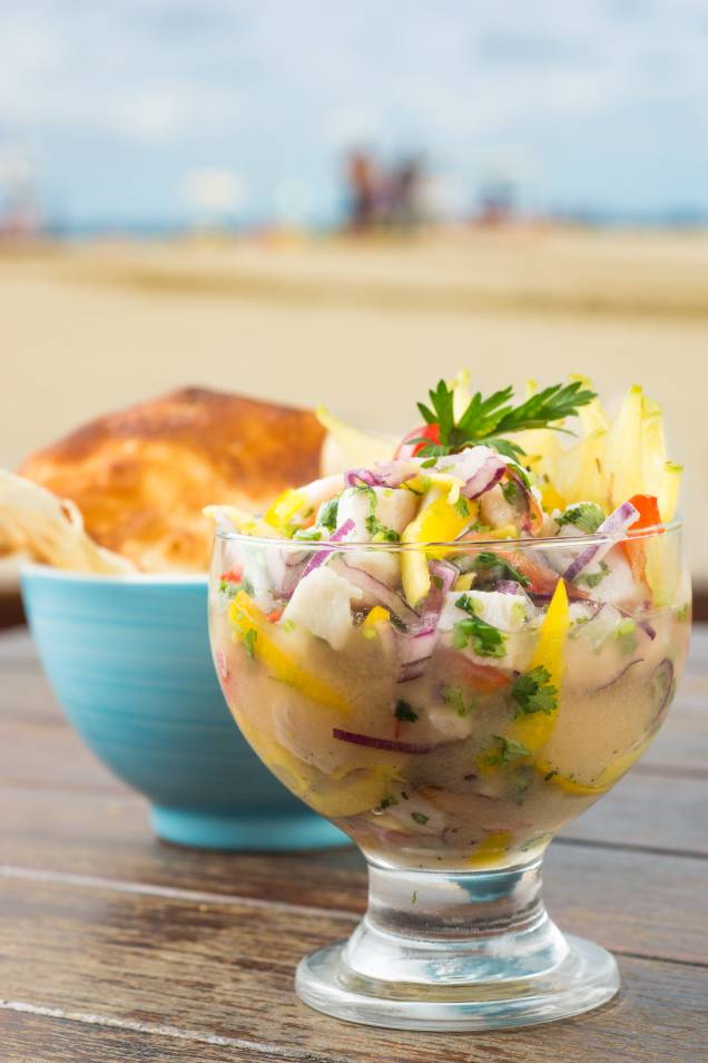 Del Mare: ceviche de peixe branco com manga, carambola e cebola-roxa (R$ 25,00), sugestão de entrada Del Mare: ceviche de peixe branco com manga, carambola e cebola-roxa (R$ 25,00), sugestão de entrada