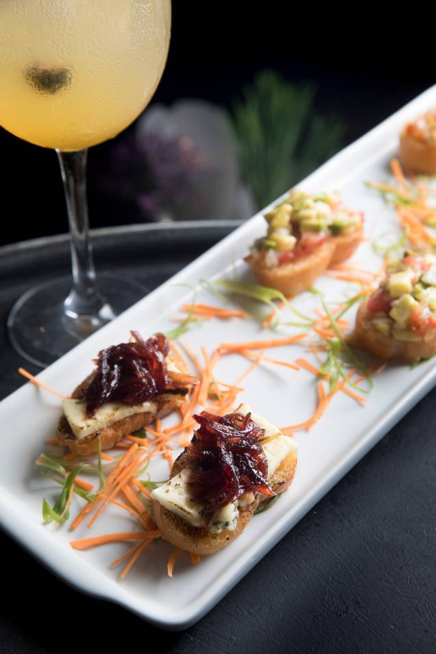 Para beliscar: trio de bruschettas (R$ 24,00) Para beliscar: trio de bruschettas (R$ 24,00)