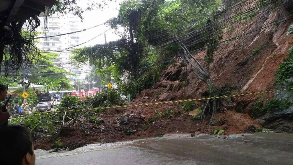 Avenida Niemeyer é fechada após deslizamento causado pela chuva