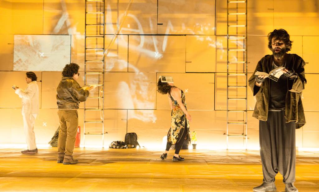 Obras de Doistoiévski dão o tom de espetáculo no CCBB