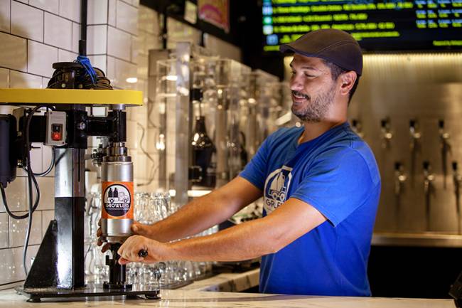 Chope em lata: o crowler é a nova tendência entre os cervejeiros