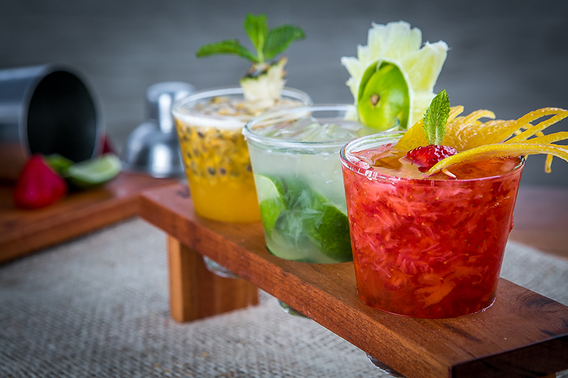 Bares oferecem bebidas em pequenas doses para quem quer variar