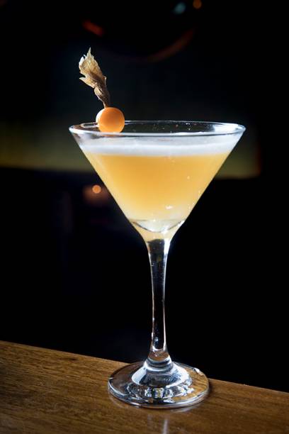 Perfetto lemone: bourbon, limoncello, sour mix, maracujá e pimenta (R$ 32,00)