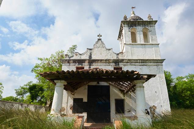 FAZENDA COLUBANDÊ (1618): Em janeiro de 2017, um painel de 4 metros de largura que enfeitava a Capela de Santana na propriedade, em São Gonçalo, foi furtado.