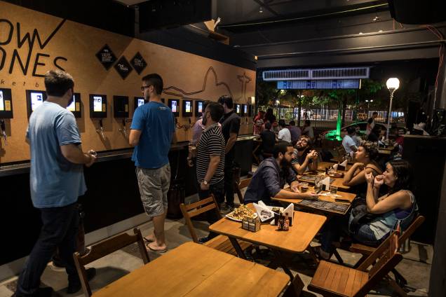 Down Jones: bar inspirado na Bolsa de Valores chega a Botafogo