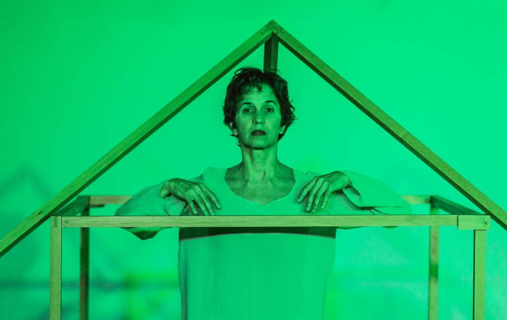 Espetáculo de dança de Paula Aguas reestreia no Teatro Poeirinha