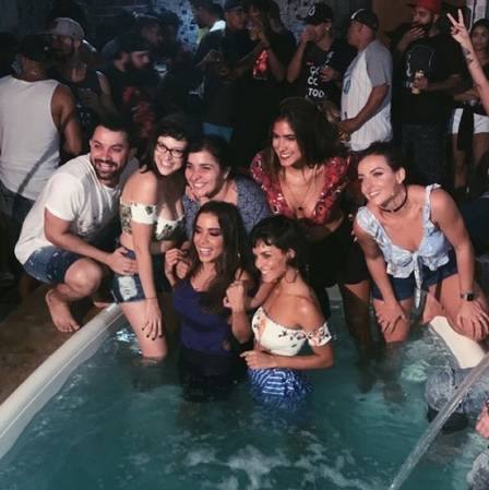 anitta clipe perdendo a mão anitta clipe perdendo a mão