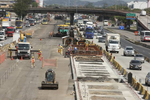 BRT Transbrasil em marcha lenta: O corredor expresso, que deveria ter sido concluído em 2017, é uma das 300 obras inacabadas na cidade