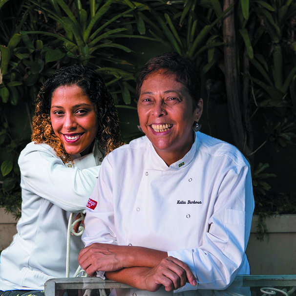 Em família: Bianca e Katia Barbosa dividem o fogão solidário do Reffetorio