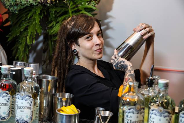 Drinques com Amázzoni Gin servidos pelo Bar Mixxing Drinques com Amázzoni Gin servidos pelo Bar Mixxing