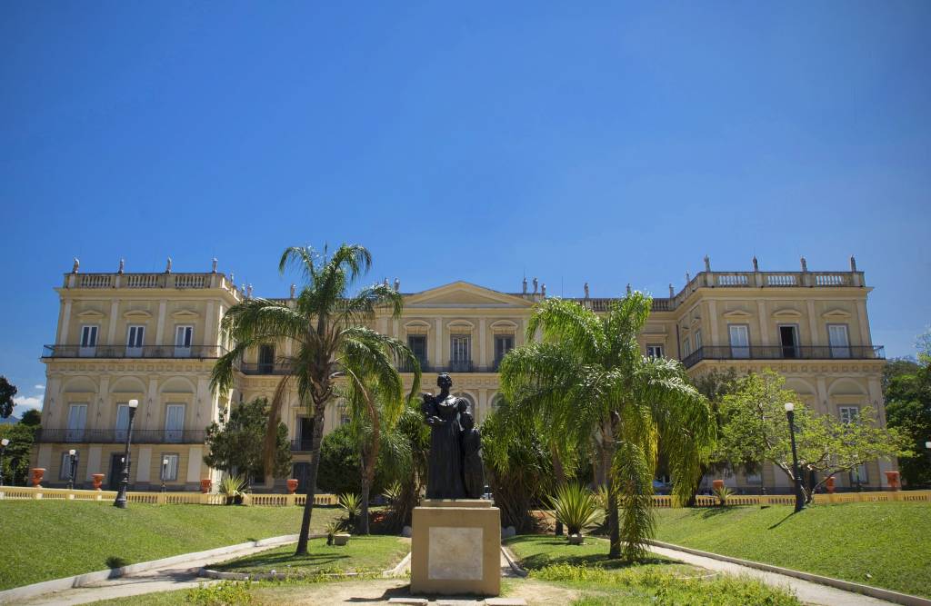 UFRJ não sabe se conseguirá reabrir Museu Nacional a tempo