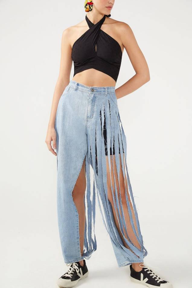 Jeans de coleções passadas voltam às prateleiras da Ahlma com o visual repaginado Jeans de coleções passadas voltam às prateleiras da Ahlma com o visual repaginado