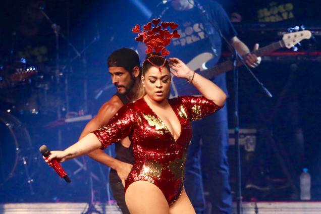 A cantora Preta Gil vai arrastar foliões pelo Centro do Rio e, no dia 23 de fevereiro, comanda um festão no Clube Monte Líbano A cantora Preta Gil vai arrastar foliões pelo Centro do Rio e, no dia 23 de fevereiro, comanda um festão no Clube Monte Líbano