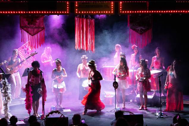O bloco Mulheres vai comandar mais uma edição do Baile de Máscaras no Teatro Rival Refit